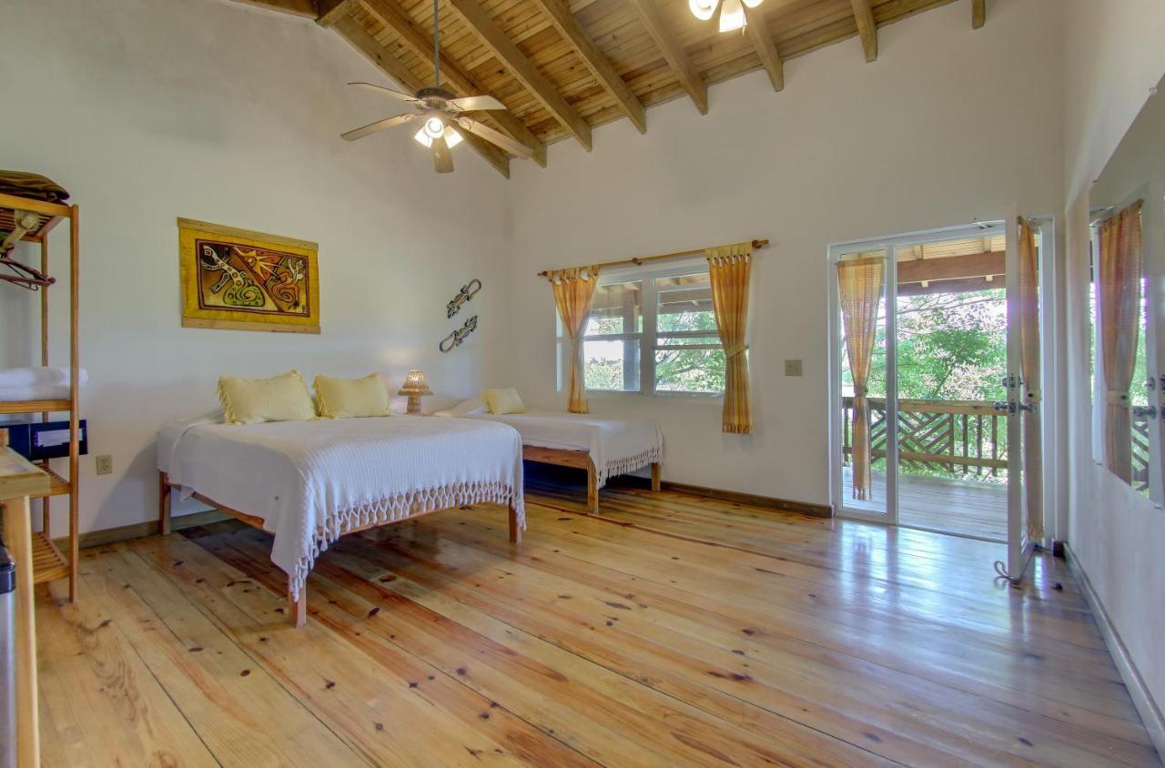 Hotel Posada Las Orquideas,Уест Енд Екстериор снимка